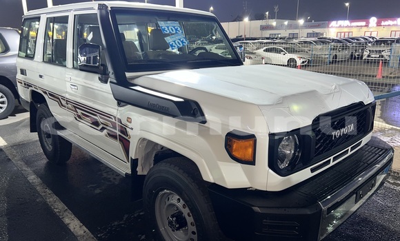 Acheter Occasion Voiture Toyota Land Cruiser Blanc à Brazzaville, Commune de Brazzaville Acheter Occasion Voiture Toyota Land Cruiser Blanc à Brazzaville, Commune de Brazzaville