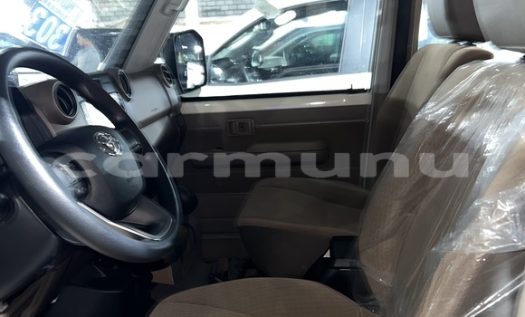 Acheter Occasion Voiture Toyota Land Cruiser Blanc à Brazzaville, Commune de Brazzaville Acheter Occasion Voiture Toyota Land Cruiser Blanc à Brazzaville, Commune de Brazzaville