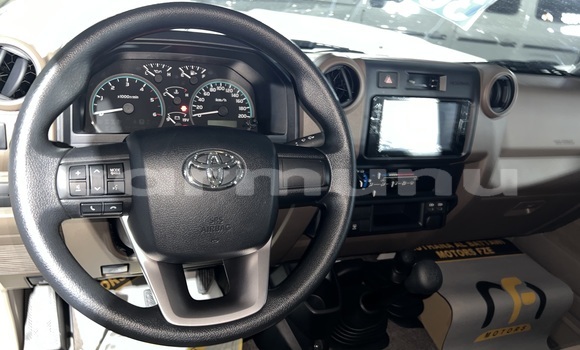 Acheter Occasion Voiture Toyota Land Cruiser Blanc à Brazzaville, Commune de Brazzaville Acheter Occasion Voiture Toyota Land Cruiser Blanc à Brazzaville, Commune de Brazzaville