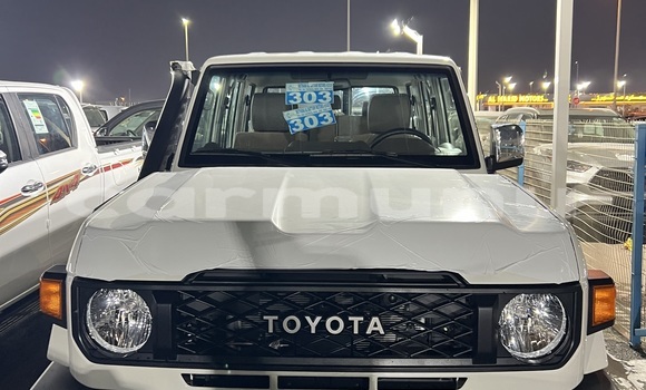 Acheter Occasion Voiture Toyota Land Cruiser Blanc à Brazzaville, Commune de Brazzaville Acheter Occasion Voiture Toyota Land Cruiser Blanc à Brazzaville, Commune de Brazzaville