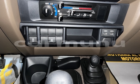 Acheter Occasion Voiture Toyota Land Cruiser Blanc à Brazzaville, Commune de Brazzaville Acheter Occasion Voiture Toyota Land Cruiser Blanc à Brazzaville, Commune de Brazzaville