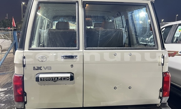 Acheter Occasion Voiture Toyota Land Cruiser Blanc à Brazzaville, Commune de Brazzaville Acheter Occasion Voiture Toyota Land Cruiser Blanc à Brazzaville, Commune de Brazzaville