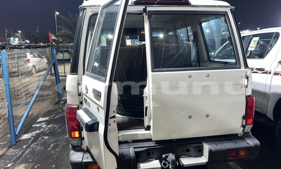 Acheter Occasion Voiture Toyota Land Cruiser Blanc à Brazzaville, Commune de Brazzaville Acheter Occasion Voiture Toyota Land Cruiser Blanc à Brazzaville, Commune de Brazzaville