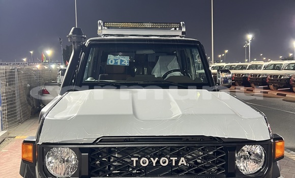Acheter Neuf Voiture Toyota Land Cruiser Bleu à Pointe–Noire, Région du Kouilou Acheter Neuf Voiture Toyota Land Cruiser Bleu à Pointe–Noire, Région du Kouilou