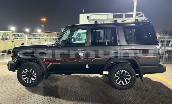 Acheter Neuf Voiture Toyota Land Cruiser Bleu à Pointe–Noire, Région du Kouilou Acheter Neuf Voiture Toyota Land Cruiser Bleu à Pointe–Noire, Région du Kouilou