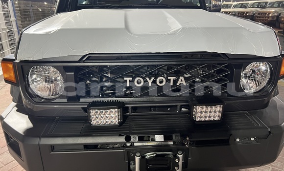 Acheter Neuf Voiture Toyota Land Cruiser Bleu à Pointe–Noire, Région du Kouilou Acheter Neuf Voiture Toyota Land Cruiser Bleu à Pointe–Noire, Région du Kouilou