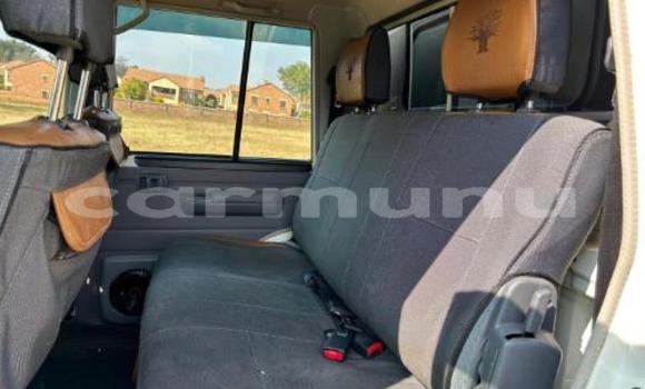 Acheter Occasion Voiture Toyota Land Cruiser Blanc à Import - Dubai, Région de la Bouenza Acheter Occasion Voiture Toyota Land Cruiser Blanc à Import - Dubai, Région de la Bouenza