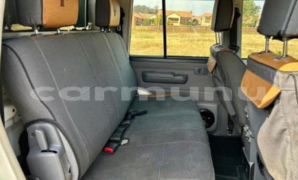 Acheter Occasion Voiture Toyota Land Cruiser Blanc à Import - Dubai, Région de la Bouenza Acheter Occasion Voiture Toyota Land Cruiser Blanc à Import - Dubai, Région de la Bouenza