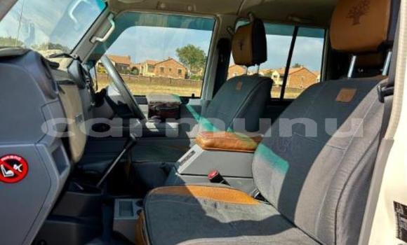 Acheter Occasion Voiture Toyota Land Cruiser Blanc à Import - Dubai, Région de la Bouenza Acheter Occasion Voiture Toyota Land Cruiser Blanc à Import - Dubai, Région de la Bouenza