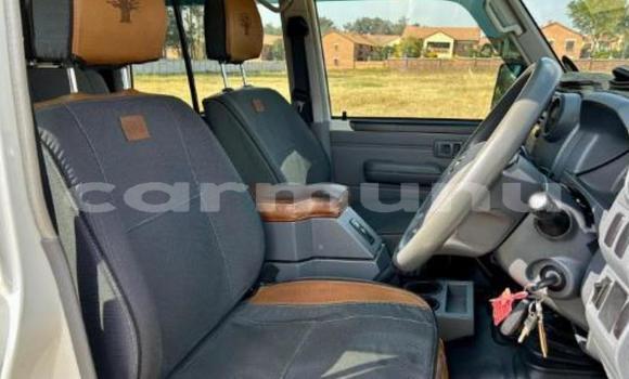 Acheter Occasion Voiture Toyota Land Cruiser Blanc à Import - Dubai, Région de la Bouenza Acheter Occasion Voiture Toyota Land Cruiser Blanc à Import - Dubai, Région de la Bouenza