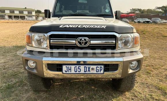 Acheter Occasion Voiture Toyota Land Cruiser Blanc à Import - Dubai, Région de la Bouenza Acheter Occasion Voiture Toyota Land Cruiser Blanc à Import - Dubai, Région de la Bouenza
