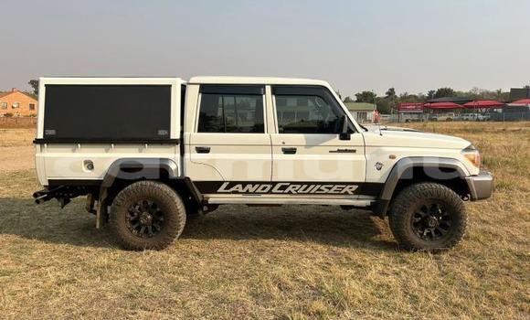 Acheter Occasion Voiture Toyota Land Cruiser Blanc à Import - Dubai, Région de la Bouenza Acheter Occasion Voiture Toyota Land Cruiser Blanc à Import - Dubai, Région de la Bouenza