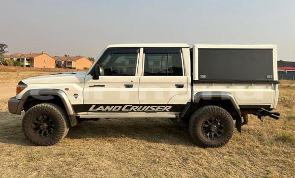 Acheter Occasion Voiture Toyota Land Cruiser Blanc à Import - Dubai, Région de la Bouenza Acheter Occasion Voiture Toyota Land Cruiser Blanc à Import - Dubai, Région de la Bouenza