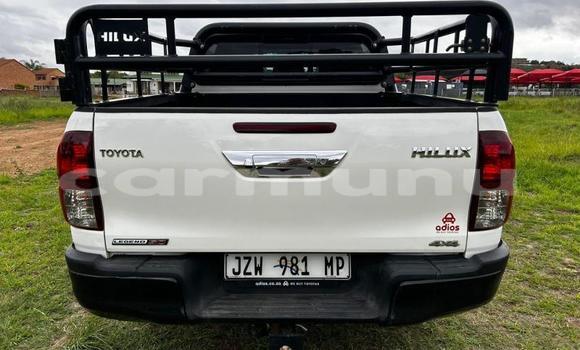 Buy Used Toyota Hilux White Car in Import - Dubai in Region of Bouenza Buy Used Toyota Hilux White Car in Import - Dubai in Region of Bouenza