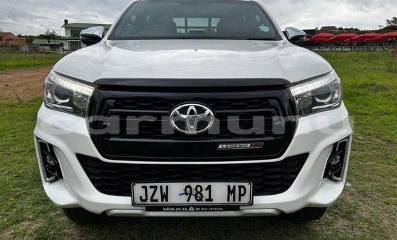 Buy Used Toyota Hilux White Car in Import - Dubai in Region of Bouenza Buy Used Toyota Hilux White Car in Import - Dubai in Region of Bouenza