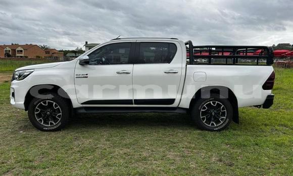 Buy Used Toyota Hilux White Car in Import - Dubai in Region of Bouenza Buy Used Toyota Hilux White Car in Import - Dubai in Region of Bouenza