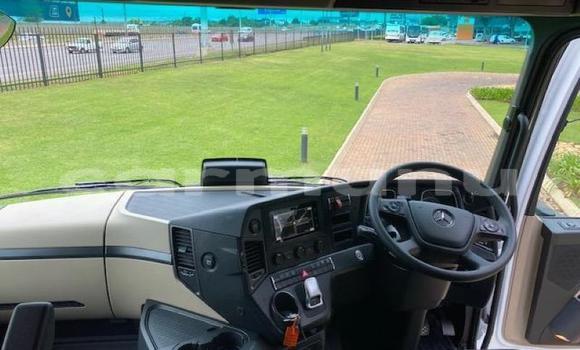 Acheter Occasion Utilitaire Mercedes‒Benz Truck Blanc à Import - Dubai, Région de la Bouenza Acheter Occasion Utilitaire Mercedes‒Benz Truck Blanc à Import - Dubai, Région de la Bouenza