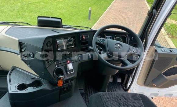 Acheter Occasion Utilitaire Mercedes‒Benz Truck Blanc à Import - Dubai, Région de la Bouenza Acheter Occasion Utilitaire Mercedes‒Benz Truck Blanc à Import - Dubai, Région de la Bouenza