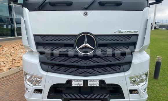Acheter Occasion Utilitaire Mercedes‒Benz Truck Blanc à Import - Dubai, Région de la Bouenza Acheter Occasion Utilitaire Mercedes‒Benz Truck Blanc à Import - Dubai, Région de la Bouenza