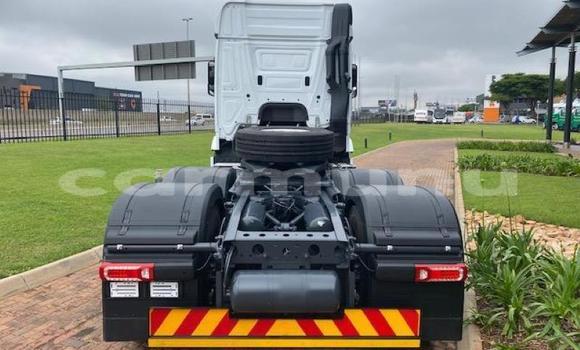 Acheter Occasion Utilitaire Mercedes‒Benz Truck Blanc à Import - Dubai, Région de la Bouenza Acheter Occasion Utilitaire Mercedes‒Benz Truck Blanc à Import - Dubai, Région de la Bouenza