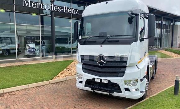 Acheter Occasion Utilitaire Mercedes‒Benz Truck Blanc à Import - Dubai, Région de la Bouenza Acheter Occasion Utilitaire Mercedes‒Benz Truck Blanc à Import - Dubai, Région de la Bouenza