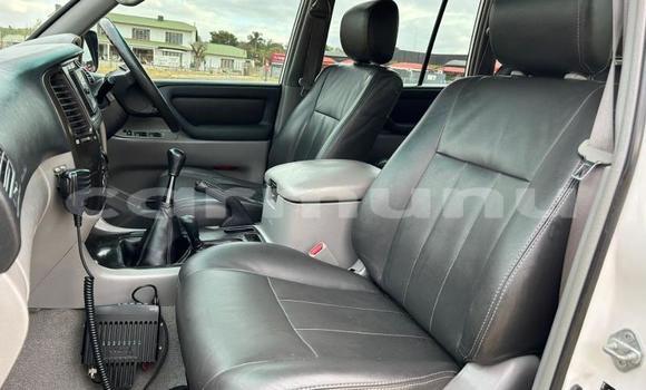 Acheter Occasion Voiture Toyota Land Cruiser Prado Blanc à Import - Dubai, Région de la Bouenza Acheter Occasion Voiture Toyota Land Cruiser Prado Blanc à Import - Dubai, Région de la Bouenza