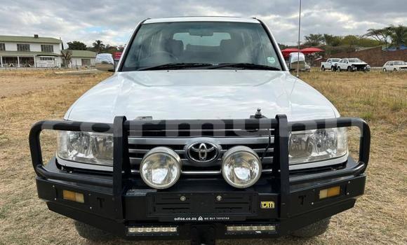 Acheter Occasion Voiture Toyota Land Cruiser Prado Blanc à Import - Dubai, Région de la Bouenza Acheter Occasion Voiture Toyota Land Cruiser Prado Blanc à Import - Dubai, Région de la Bouenza