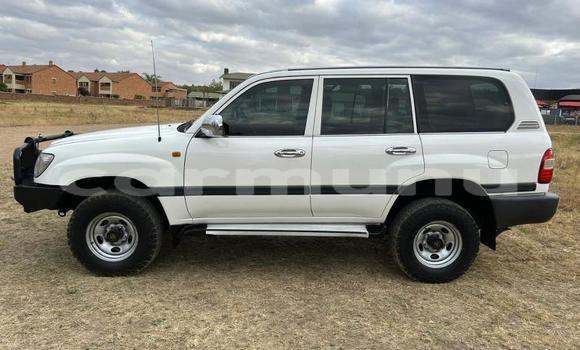 Acheter Occasion Voiture Toyota Land Cruiser Prado Blanc à Import - Dubai, Région de la Bouenza Acheter Occasion Voiture Toyota Land Cruiser Prado Blanc à Import - Dubai, Région de la Bouenza