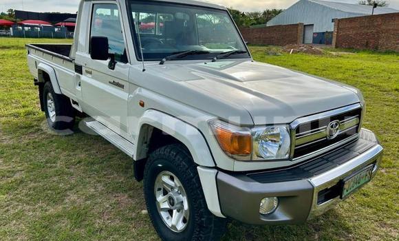 Acheter Occasion Voiture Toyota Land Cruiser Blanc à Import - Dubai, Région de la Bouenza Acheter Occasion Voiture Toyota Land Cruiser Blanc à Import - Dubai, Région de la Bouenza