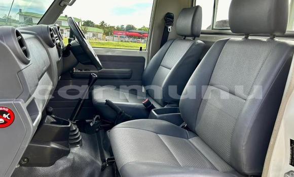 Acheter Occasion Voiture Toyota Land Cruiser Blanc à Import - Dubai, Région de la Bouenza Acheter Occasion Voiture Toyota Land Cruiser Blanc à Import - Dubai, Région de la Bouenza