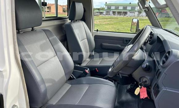 Acheter Occasion Voiture Toyota Land Cruiser Blanc à Import - Dubai, Région de la Bouenza Acheter Occasion Voiture Toyota Land Cruiser Blanc à Import - Dubai, Région de la Bouenza