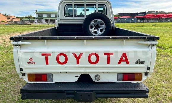Acheter Occasion Voiture Toyota Land Cruiser Blanc à Import - Dubai, Région de la Bouenza Acheter Occasion Voiture Toyota Land Cruiser Blanc à Import - Dubai, Région de la Bouenza