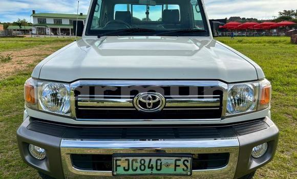 Acheter Occasion Voiture Toyota Land Cruiser Blanc à Import - Dubai, Région de la Bouenza Acheter Occasion Voiture Toyota Land Cruiser Blanc à Import - Dubai, Région de la Bouenza