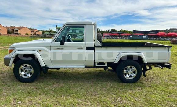 Acheter Occasion Voiture Toyota Land Cruiser Blanc à Import - Dubai, Région de la Bouenza Acheter Occasion Voiture Toyota Land Cruiser Blanc à Import - Dubai, Région de la Bouenza