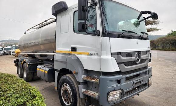 Acheter Occasion Utilitaire Mercedes‒Benz Truck Autre à Import - Dubai, Région de la Bouenza Acheter Occasion Utilitaire Mercedes‒Benz Truck Autre à Import - Dubai, Région de la Bouenza