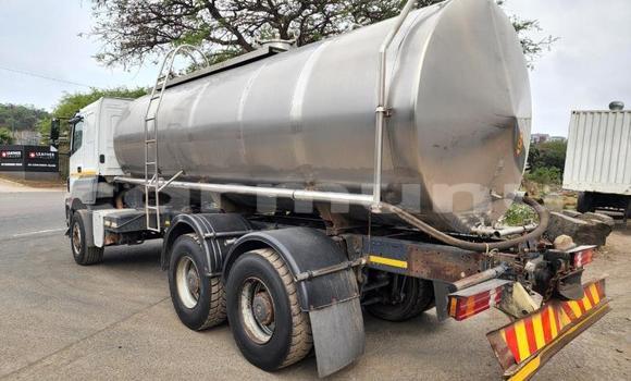 Acheter Occasion Utilitaire Mercedes‒Benz Truck Autre à Import - Dubai, Région de la Bouenza Acheter Occasion Utilitaire Mercedes‒Benz Truck Autre à Import - Dubai, Région de la Bouenza