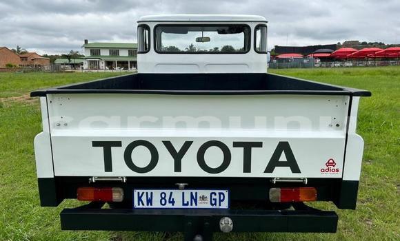 Acheter Occasion Voiture Toyota Land Cruiser Blanc à Import - Dubai, Région de la Bouenza Acheter Occasion Voiture Toyota Land Cruiser Blanc à Import - Dubai, Région de la Bouenza