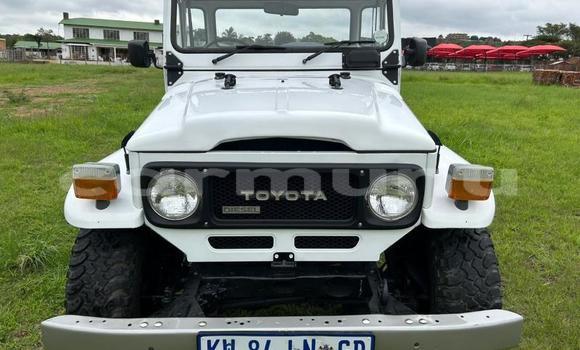 Acheter Occasion Voiture Toyota Land Cruiser Blanc à Import - Dubai, Région de la Bouenza Acheter Occasion Voiture Toyota Land Cruiser Blanc à Import - Dubai, Région de la Bouenza