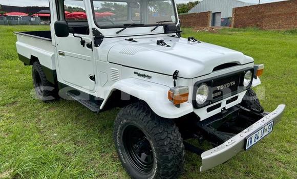 Acheter Occasion Voiture Toyota Land Cruiser Blanc à Import - Dubai, Région de la Bouenza Acheter Occasion Voiture Toyota Land Cruiser Blanc à Import - Dubai, Région de la Bouenza