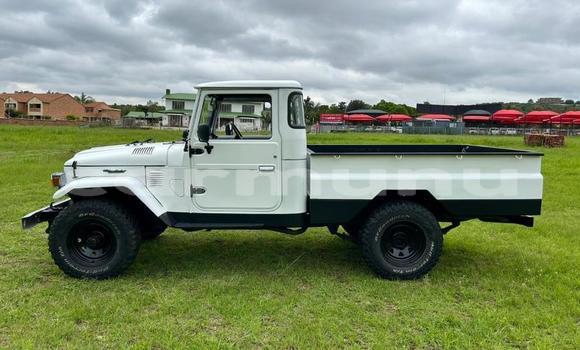 Acheter Occasion Voiture Toyota Land Cruiser Blanc à Import - Dubai, Région de la Bouenza Acheter Occasion Voiture Toyota Land Cruiser Blanc à Import - Dubai, Région de la Bouenza