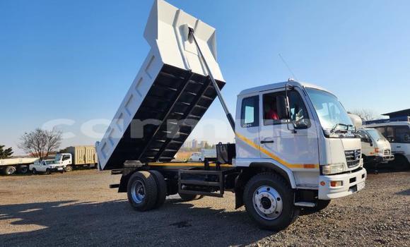 Acheter Occasion Utilitaire Nissan UD Blanc à Import - Dubai, Région de la Bouenza