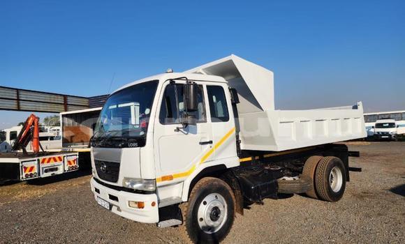 Acheter Occasion Utilitaire Nissan UD Blanc à Import - Dubai, Région de la Bouenza Acheter Occasion Utilitaire Nissan UD Blanc à Import - Dubai, Région de la Bouenza