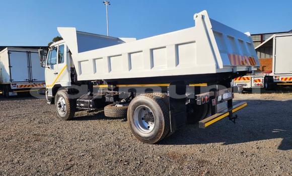 Acheter Occasion Utilitaire Nissan UD Blanc à Import - Dubai, Région de la Bouenza Acheter Occasion Utilitaire Nissan UD Blanc à Import - Dubai, Région de la Bouenza