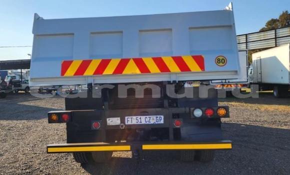 Acheter Occasion Utilitaire Nissan UD Blanc à Import - Dubai, Région de la Bouenza Acheter Occasion Utilitaire Nissan UD Blanc à Import - Dubai, Région de la Bouenza