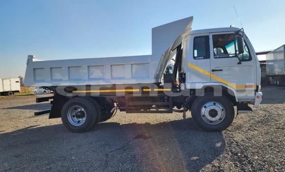 Acheter Occasion Utilitaire Nissan UD Blanc à Import - Dubai, Région de la Bouenza Acheter Occasion Utilitaire Nissan UD Blanc à Import - Dubai, Région de la Bouenza