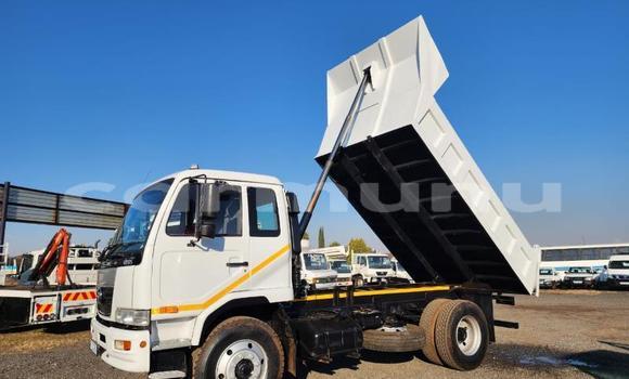 Acheter Occasion Utilitaire Nissan UD Blanc à Import - Dubai, Région de la Bouenza Acheter Occasion Utilitaire Nissan UD Blanc à Import - Dubai, Région de la Bouenza