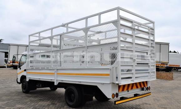 Acheter Occasion Utilitaire Toyota Dyna Blanc à Import - Dubai, Région de la Bouenza Acheter Occasion Utilitaire Toyota Dyna Blanc à Import - Dubai, Région de la Bouenza