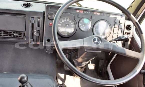 Buy Used Mercedes‒Benz Truck White Truck in Import - Dubai in Region of Bouenza Buy Used Mercedes‒Benz Truck White Truck in Import - Dubai in Region of Bouenza