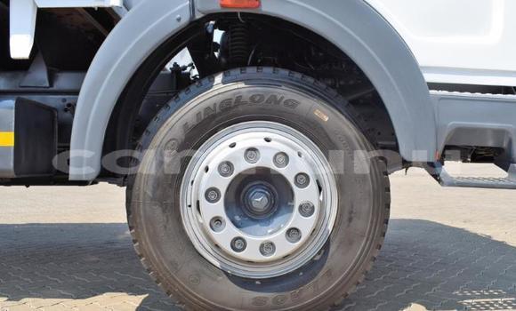Buy Used Mercedes‒Benz Truck White Truck in Import - Dubai in Region of Bouenza Buy Used Mercedes‒Benz Truck White Truck in Import - Dubai in Region of Bouenza
