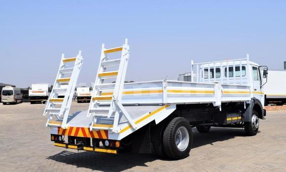 Buy Used Mercedes‒Benz Truck White Truck in Import - Dubai in Region of Bouenza Buy Used Mercedes‒Benz Truck White Truck in Import - Dubai in Region of Bouenza